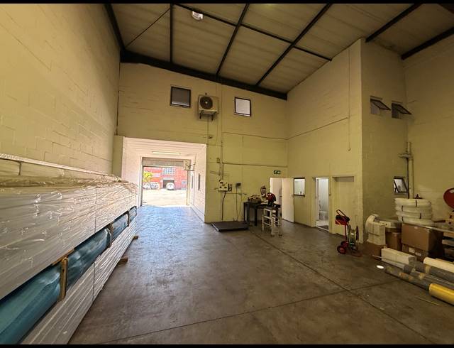 296M² WAREHOUSE TO LET IN BEACONVALE